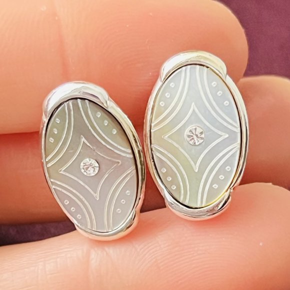 Vintage MONET Natural Rainbow Mother of Pearl Shell Clip Earrings w/Rhinestone - Picture 5 of 12